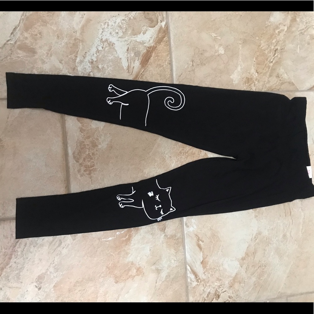 NWT CUTE N COMFY LEGGINGS